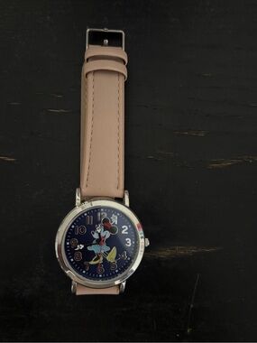 Pink Leather-Strap Minnie Mouse Analog Watch